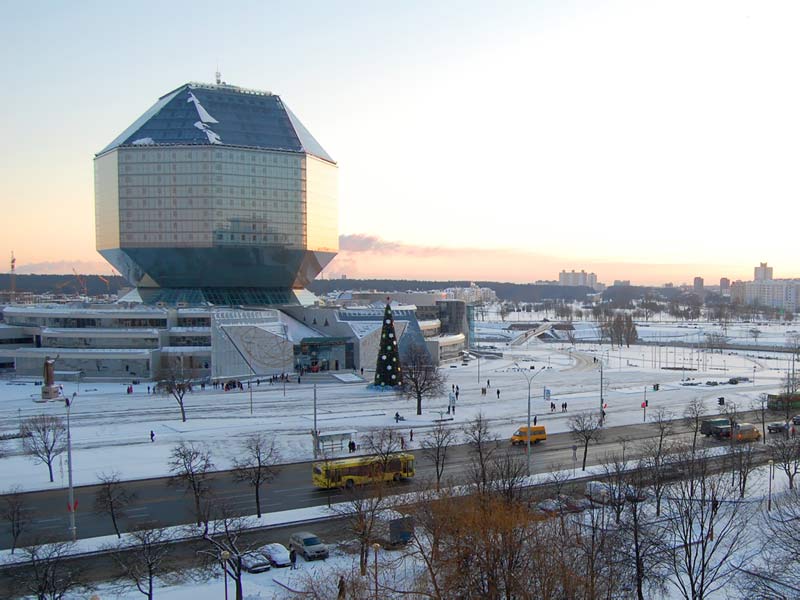 Национальная библиотека в Минске.  Фотография Фото. Картинка