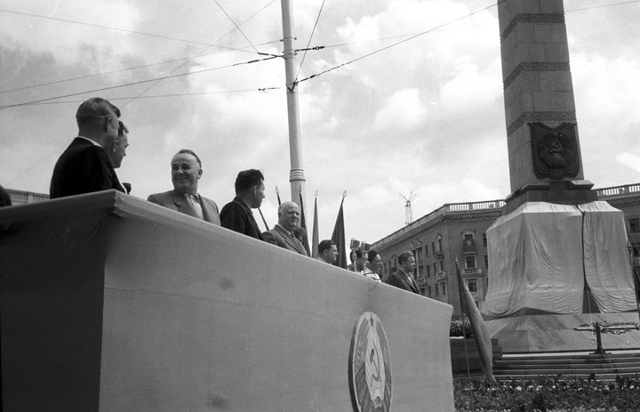 Памятник Победы открыли 4 июля 1954 года